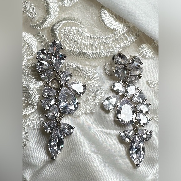 EARRINGS Crystal Prong Set Cluster Dangle Drop Silver Tone Wedding Pageant 4088 - Picture 8 of 10